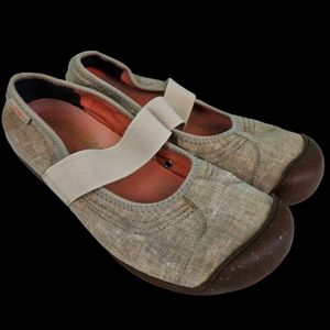 KEEN slip-ons, women's size 8,color tan